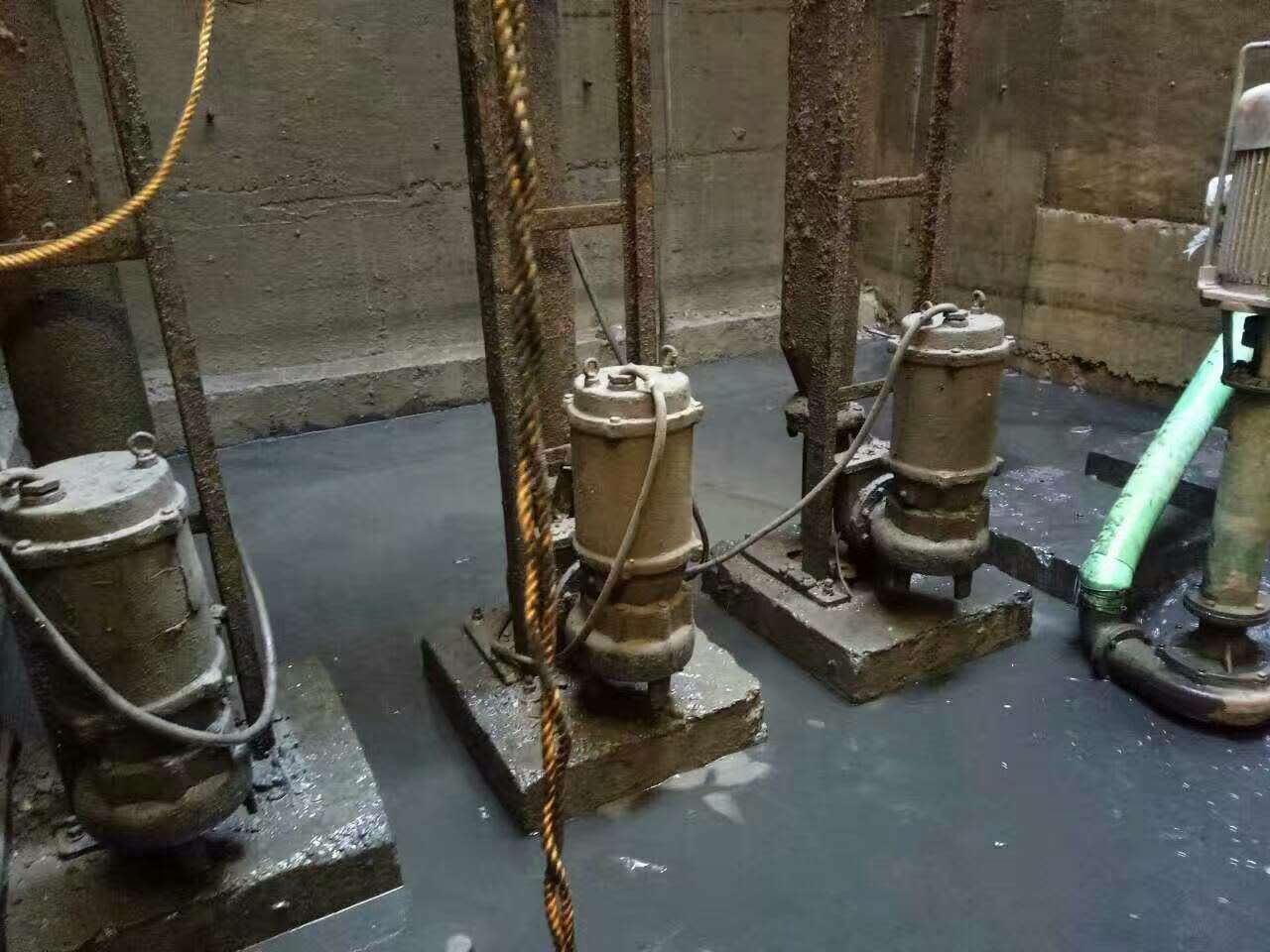 灵川污水池清理