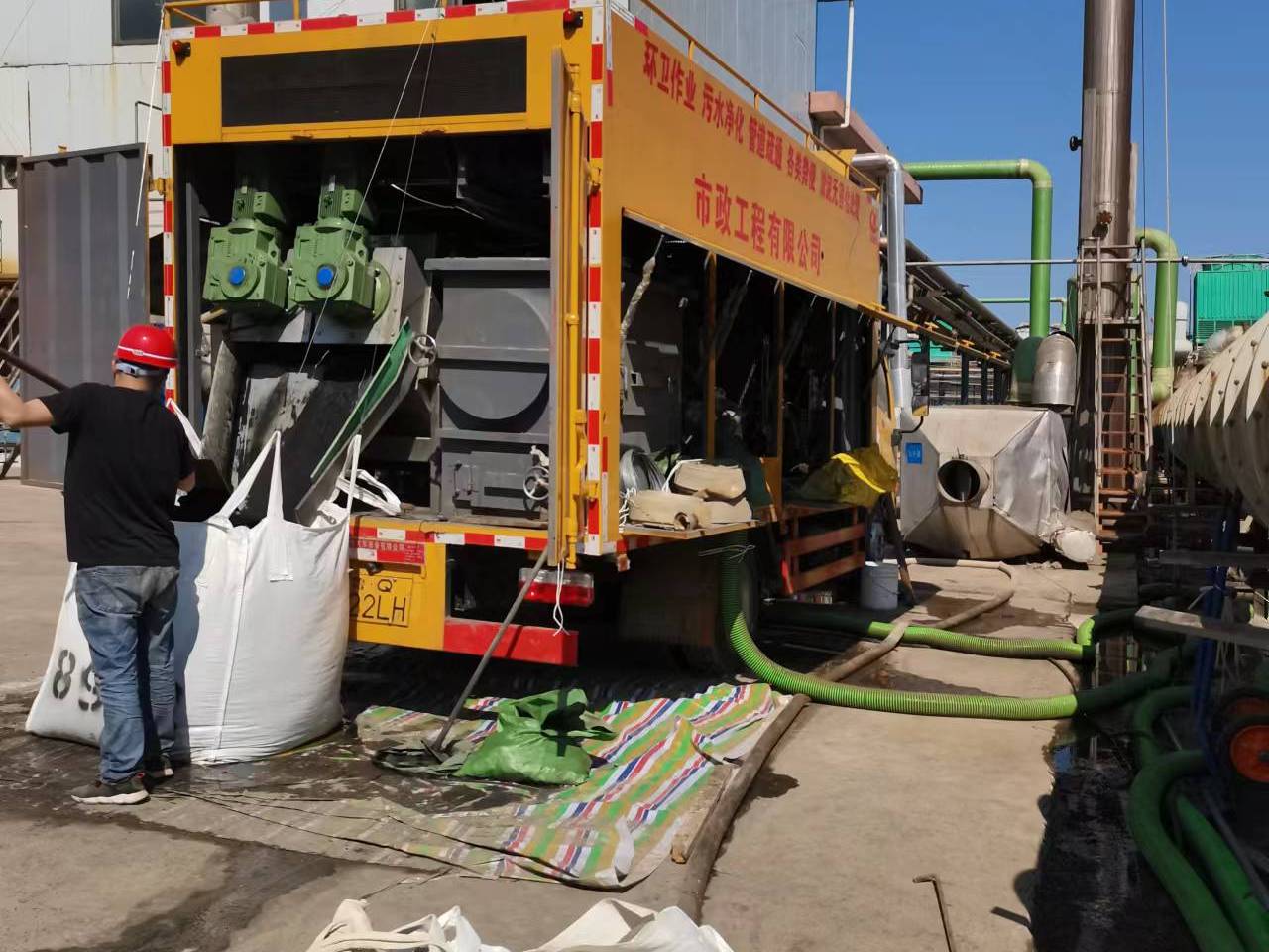 灵川淤泥压干处理
