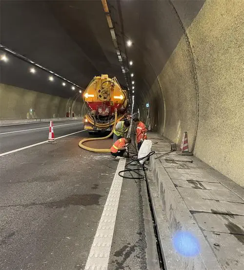 灵川隧道排水渠清淤